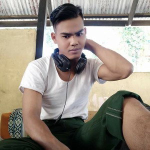 အရမ်းလွမ်းတယ်