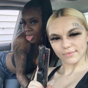 Squað łiœn Miss Cyanide and Lady Tempress