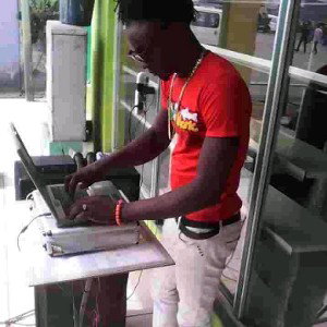 VAN VICKY HUSlY GO PAY