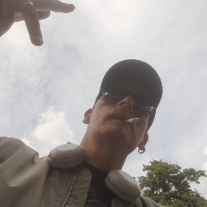 

No more,
Ja das habe ich mir geschworen,
Nie mehr drogen nehmen,
Hab ich mir geschworen,
Lasse die finger von dem mist