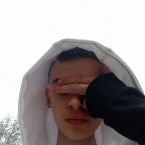 Je me dois de tout dégommer
Je me vois tout donner
J'arrive comme une comète
Ne soyez pas étonnés
L'art pour te fasciner