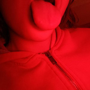 je me balade dans le cartier je fume de la vapoteuse j'achète des bières j'suis petit dans le cadre du cartilage il y a 