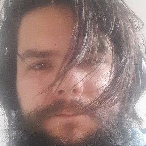 J'lui ai dit "aime-moi", prends-moi dans tes bras, je n'ai plus personne