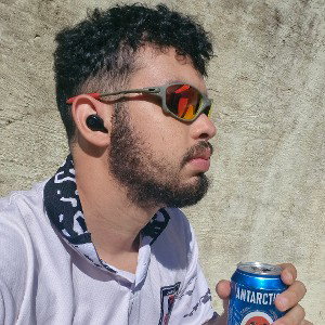 tomando uma gelada