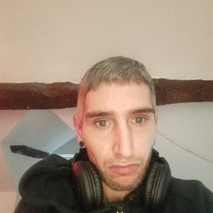 ont est tout les jours dans le dur on espère un meilleur futur la vie on la bese san capote demande à mon pote on est dé
