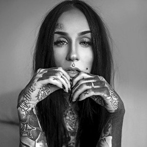 Первый трек про сучек