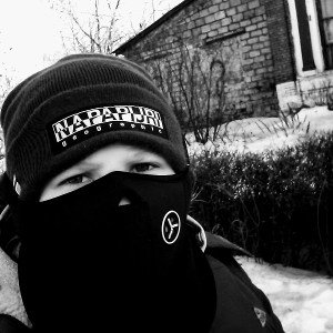 мой друг кушает пельмени