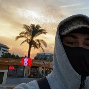  Con la mirada al_