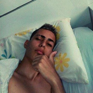 Livre e triste