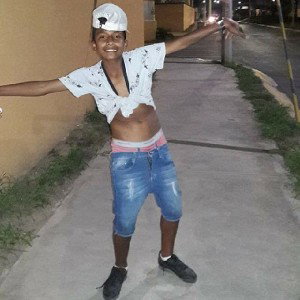 la polla en la mesa