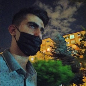 bir esmer tenli tanrı