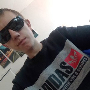 за плечами