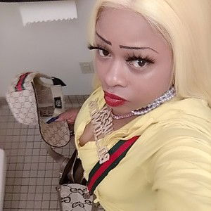 Queen billionaire Queen trillionaire British royalty