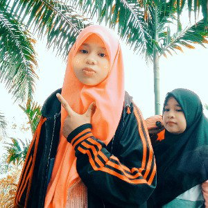 B_Flo_Music🎵Ade_Inhal_-_KAU_BILANG_AKU_CANTIK_(Official_Music)(128k)
