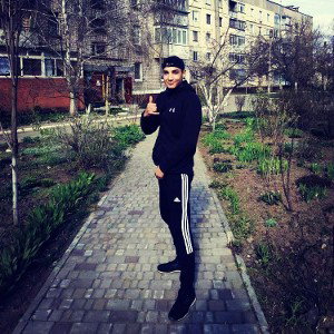 пацаны курят леденцы